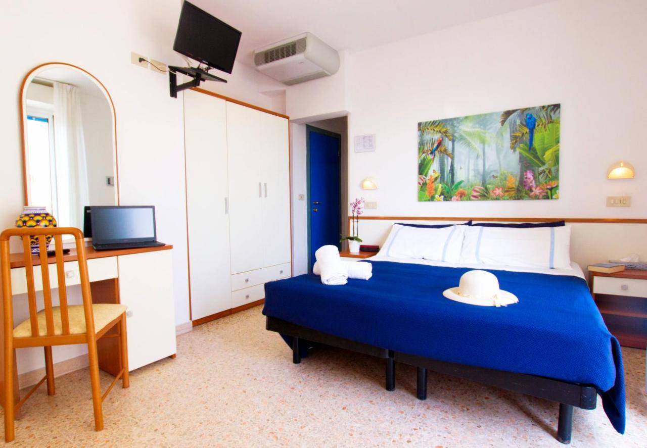 Hotel Adria B&B - Colazione Fino Alle 12 Misano Adriatico Εξωτερικό φωτογραφία
