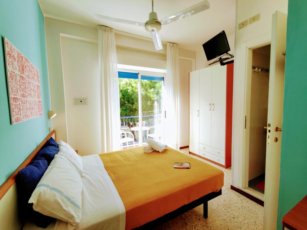 Hotel Adria B&B - Colazione Fino Alle 12 Misano Adriatico Εξωτερικό φωτογραφία