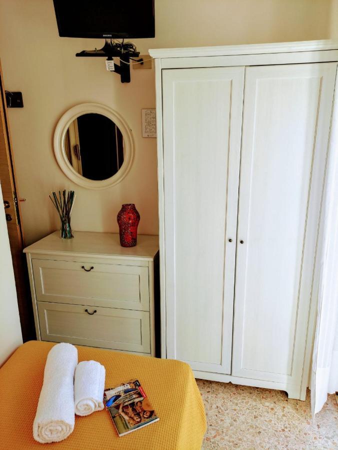 Hotel Adria B&B - Colazione Fino Alle 12 Misano Adriatico Εξωτερικό φωτογραφία