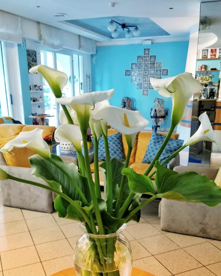 Hotel Adria B&B - Colazione Fino Alle 12 Misano Adriatico Εξωτερικό φωτογραφία