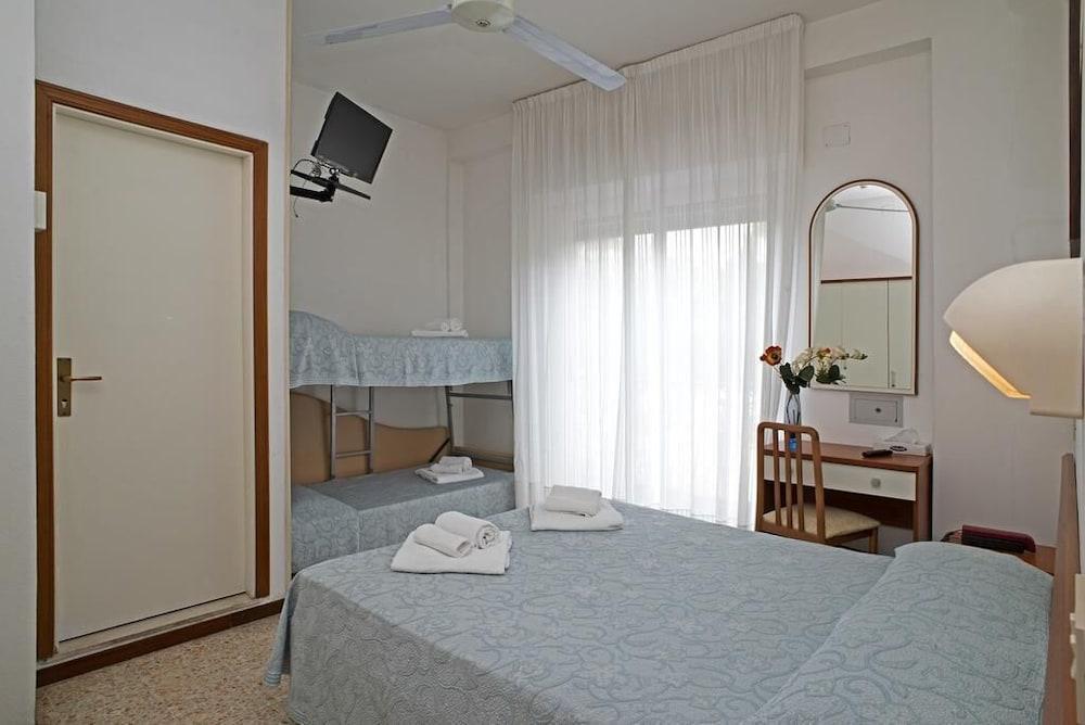 Hotel Adria B&B - Colazione Fino Alle 12 Misano Adriatico Εξωτερικό φωτογραφία