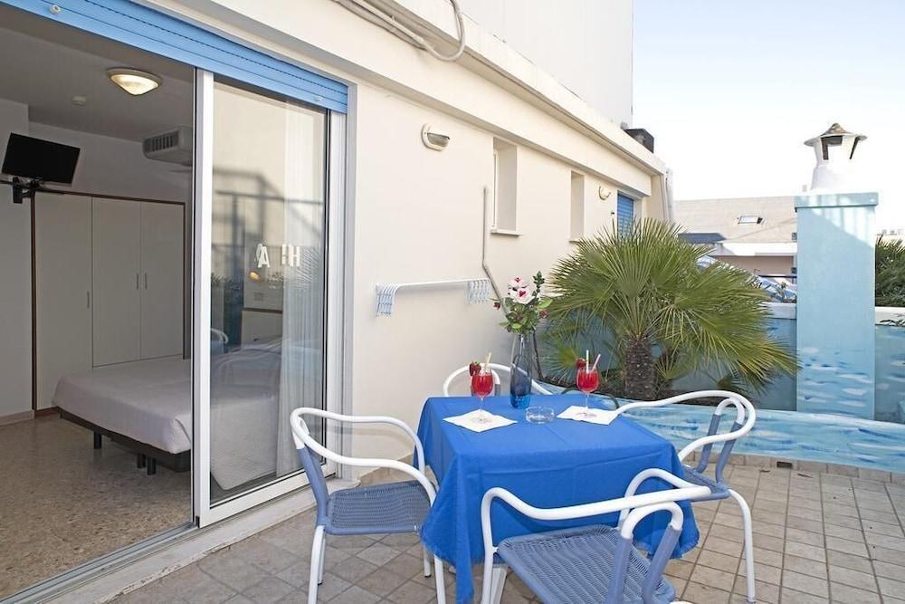 Hotel Adria B&B - Colazione Fino Alle 12 Misano Adriatico Εξωτερικό φωτογραφία