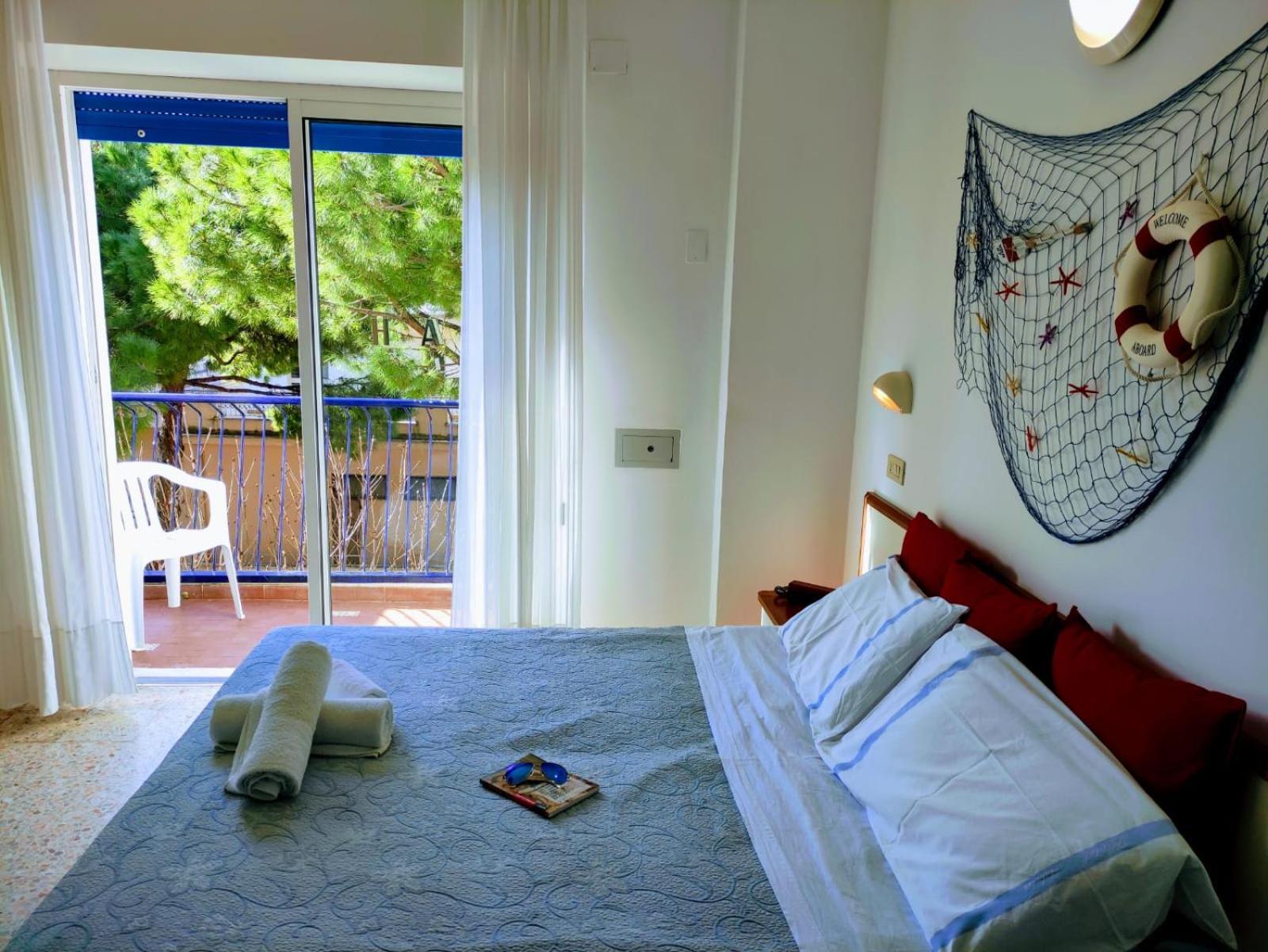Hotel Adria B&B - Colazione Fino Alle 12 Misano Adriatico Δωμάτιο φωτογραφία