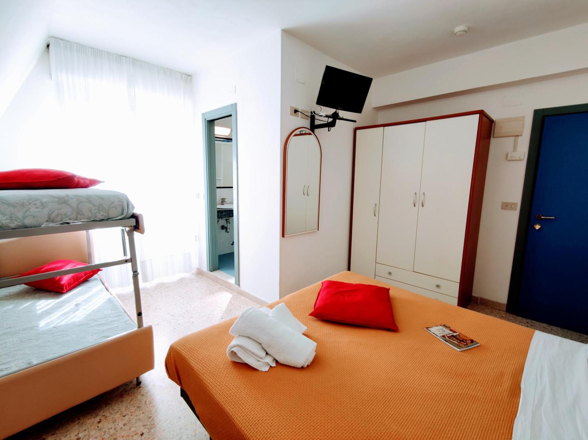 Hotel Adria B&B - Colazione Fino Alle 12 Misano Adriatico Δωμάτιο φωτογραφία